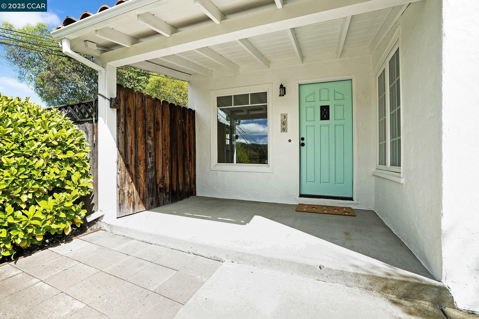 Property Photo: 366 Ilo Lane CA 94526