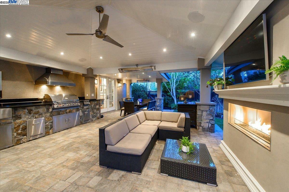 Property Photo: 2565 Arlotta Pl CA 94588