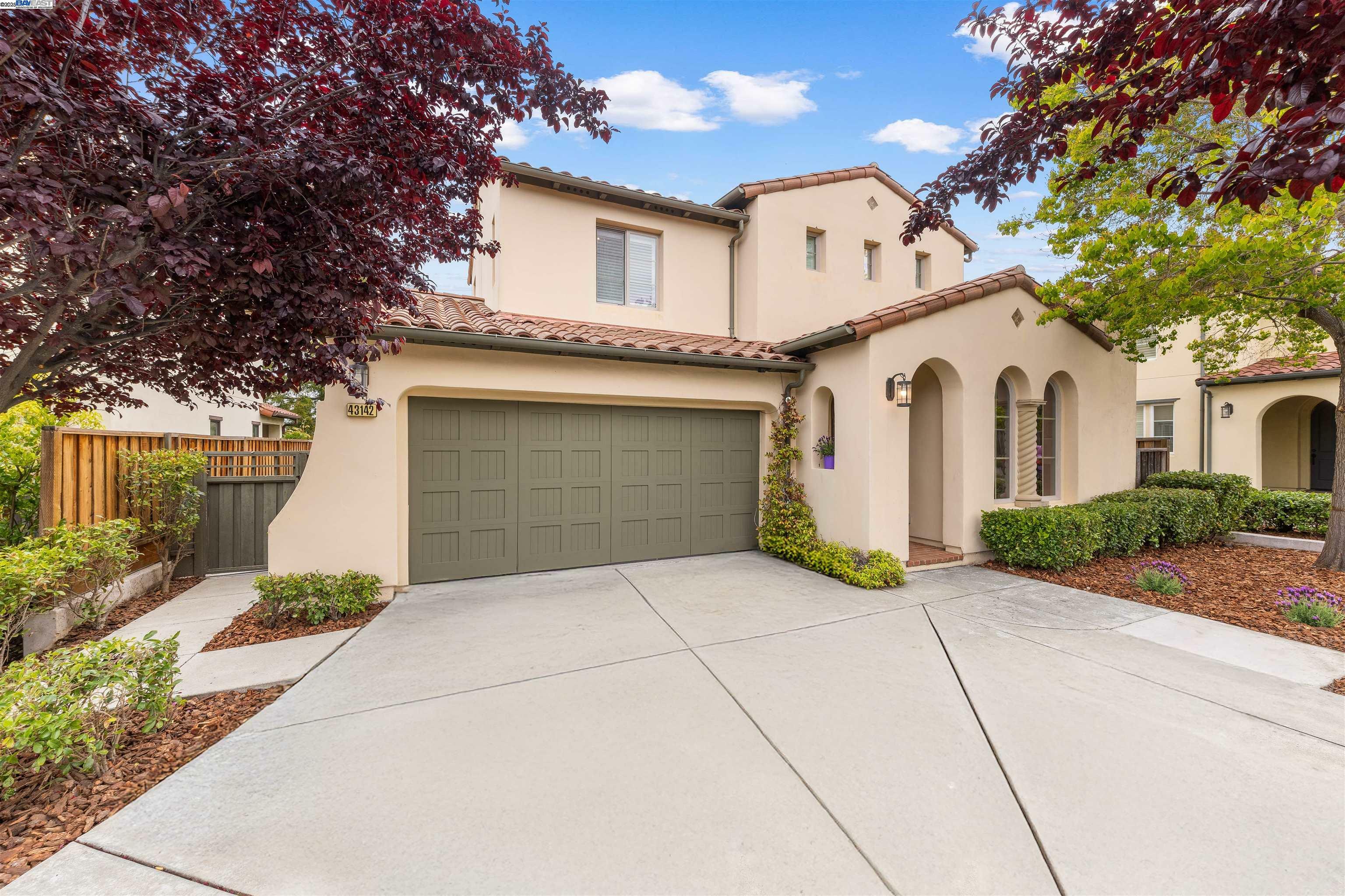 Property Photo: 43142 Palm Pl CA 94539