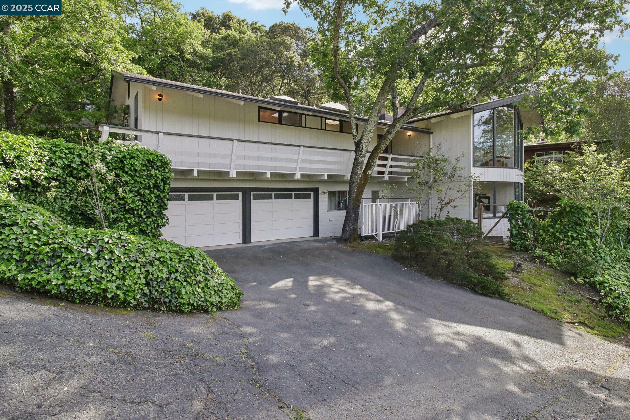 30 La Cuesta Rd  Orinda CA 94563 photo