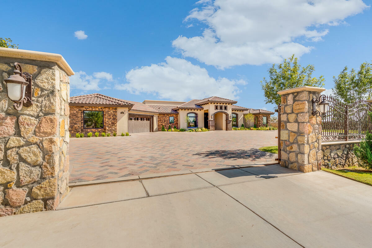 Property Photo: 1108 Loma Verde Drive TX 79936