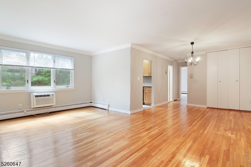 Property Photo: 806 Morris Tpke E5 NJ 07078