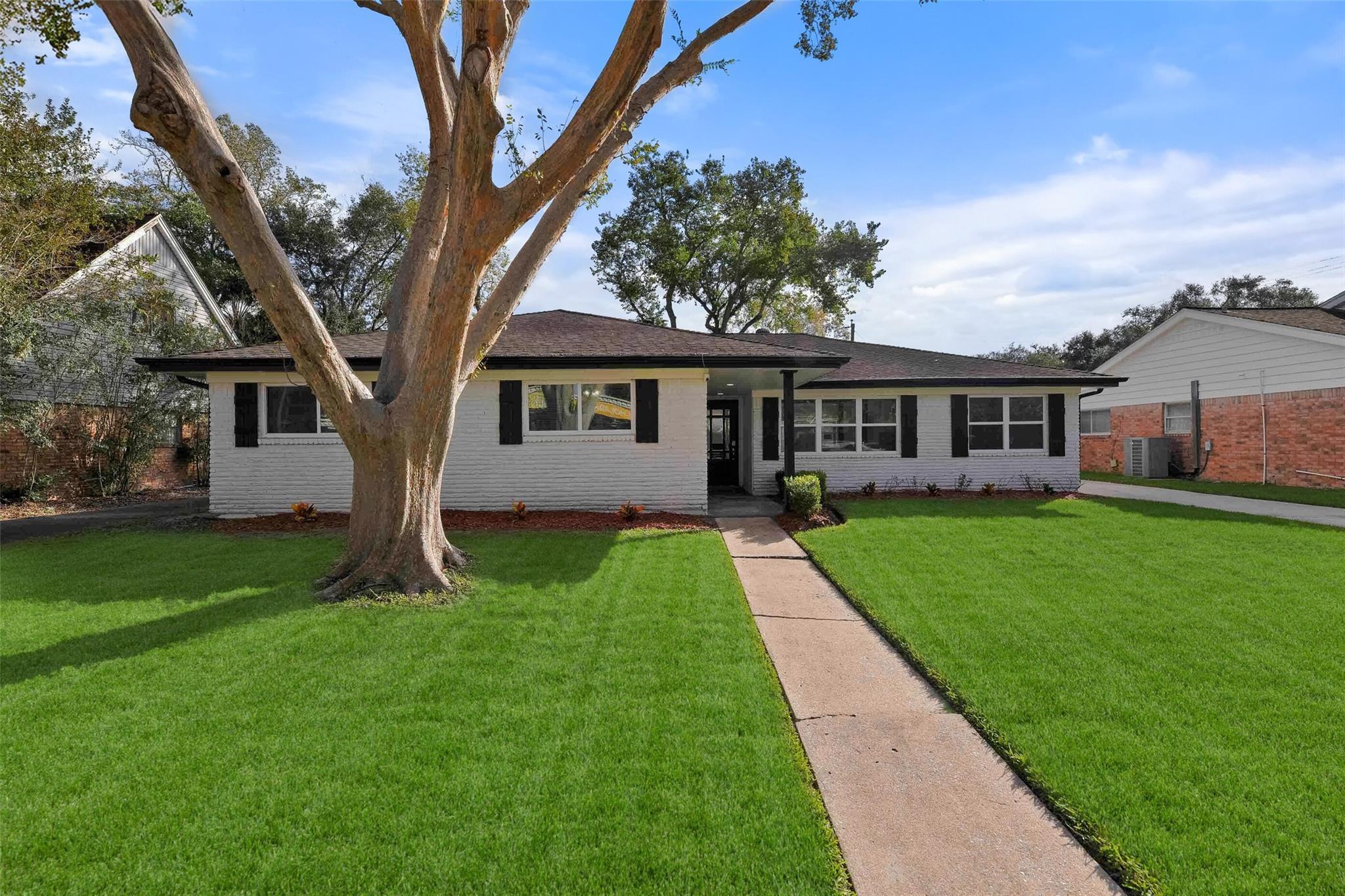 Property Photo: 6235 Dumfries Drive TX 77096