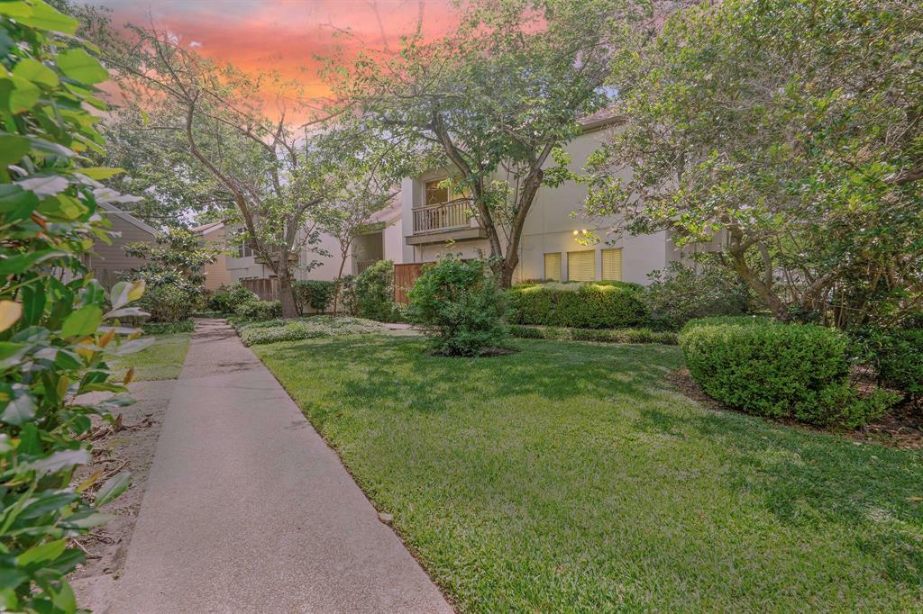 Property Photo: 2100 Tanglewilde Street 629 TX 77063