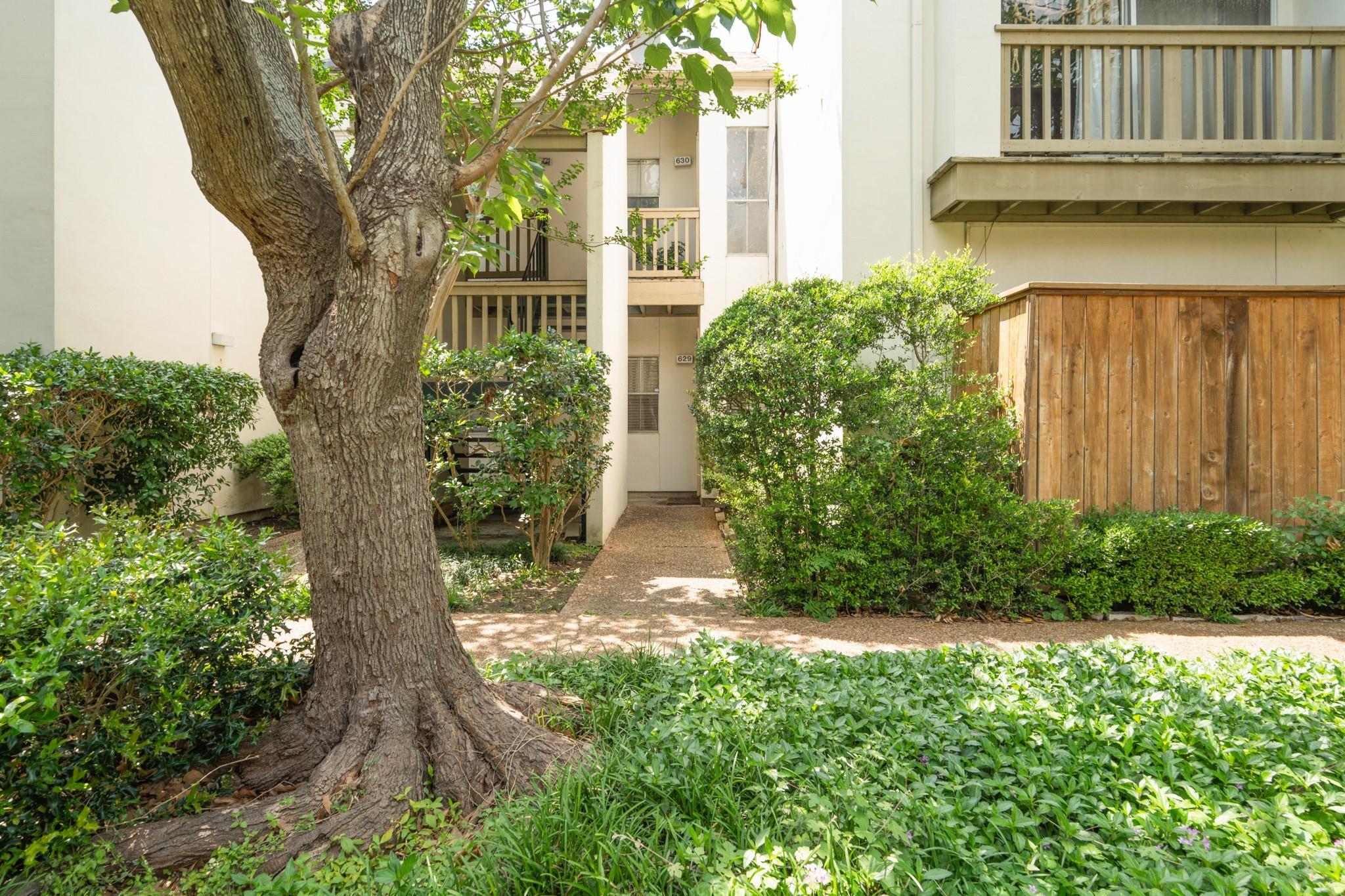 Property Photo: 2100 Tanglewilde Street 629 TX 77063