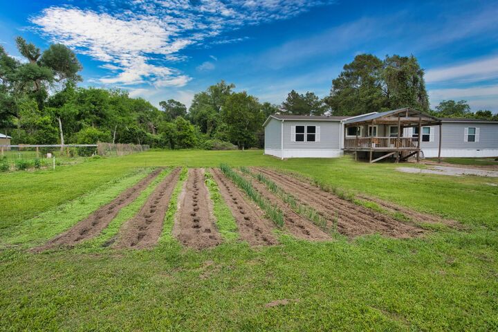Property Photo:  555 County Road 728B  TX 77480 