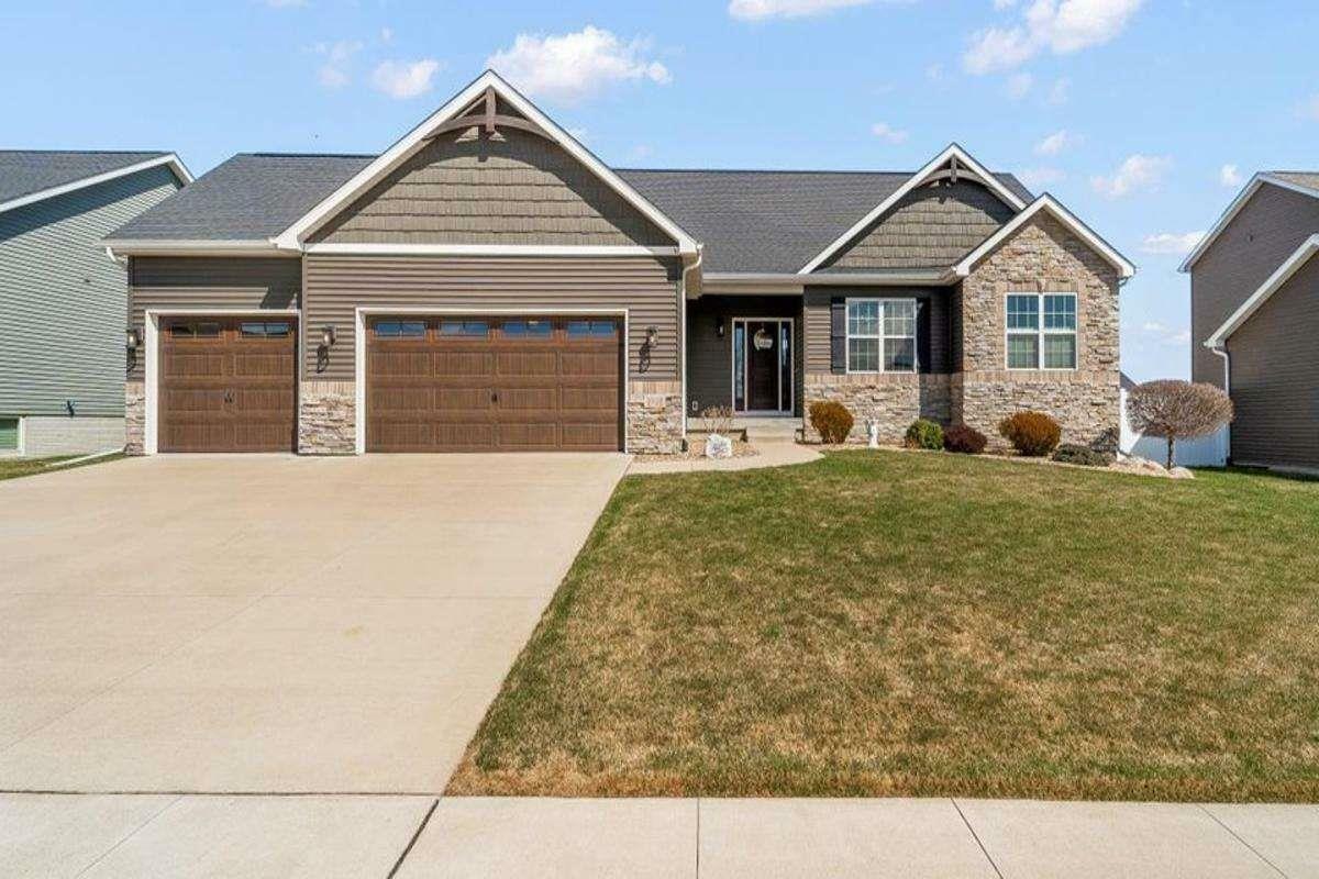 2932 Timber Cove  Cedar Falls IA 50613 photo