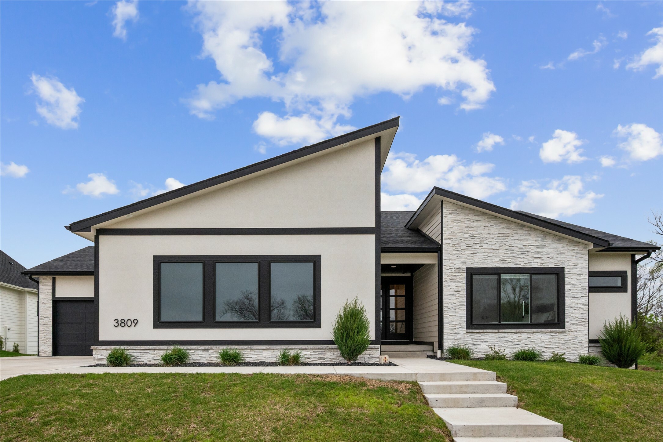 Property Photo: 3809 Westgate Parkway IA 50325