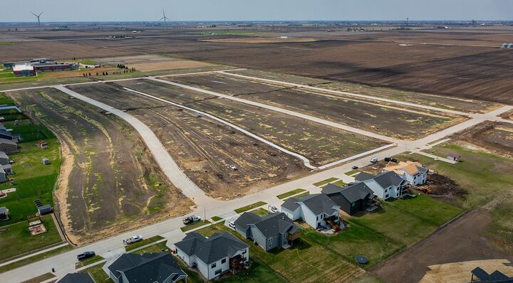 Property Photo: 1013 Wild Oak Drive IA 50124