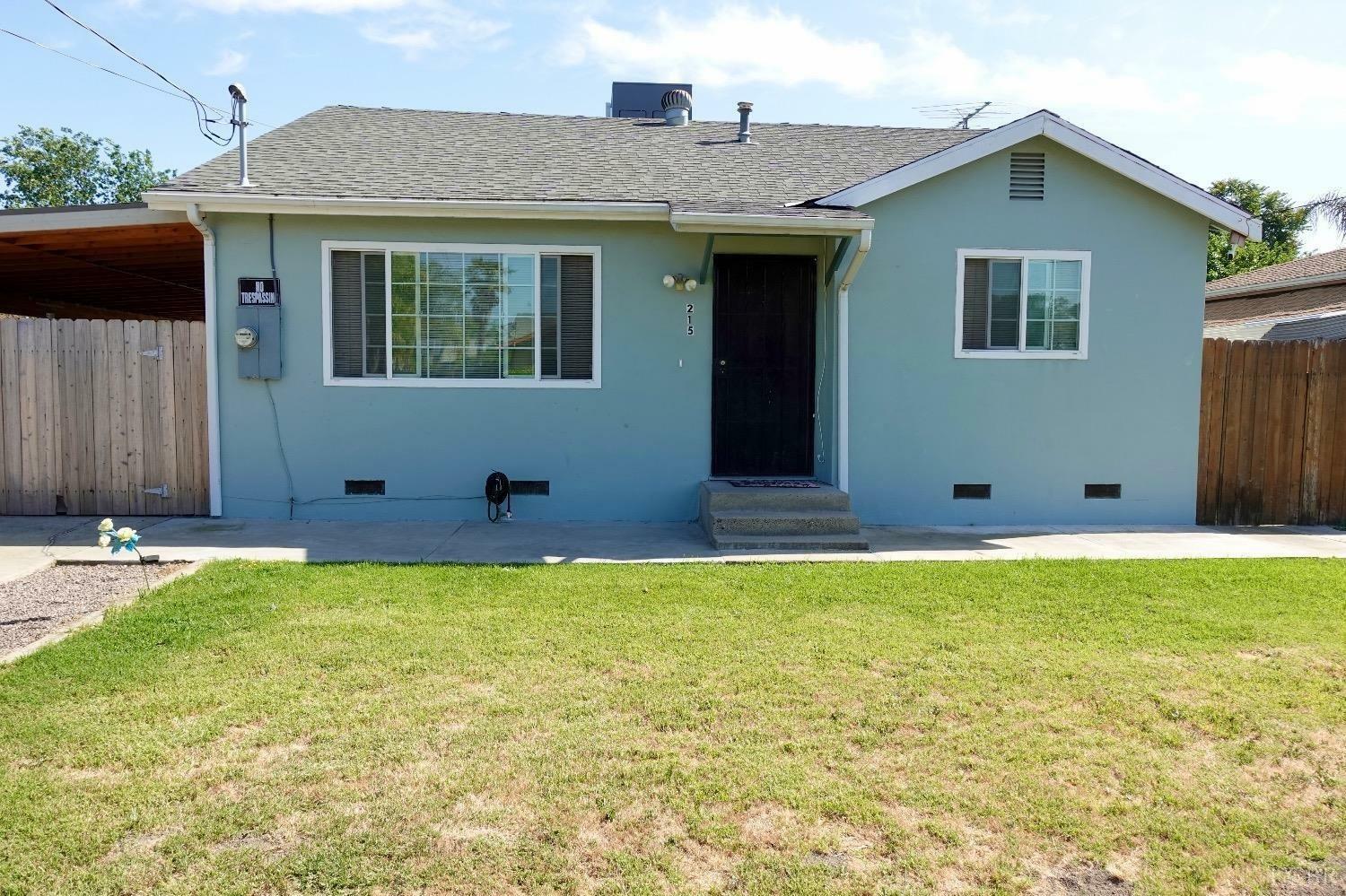 Property Photo: 215 W Vine Avenue CA 93291