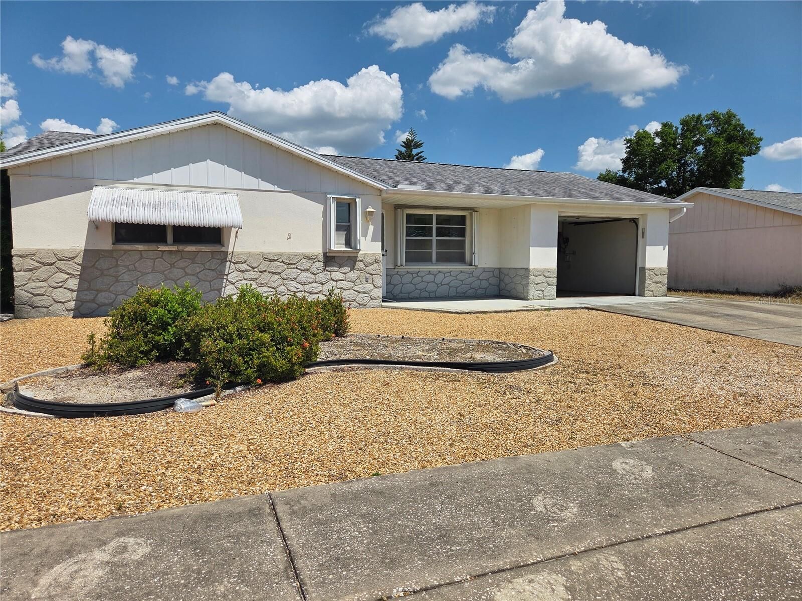 Property Photo:  7812 Heather Street  FL 34653 