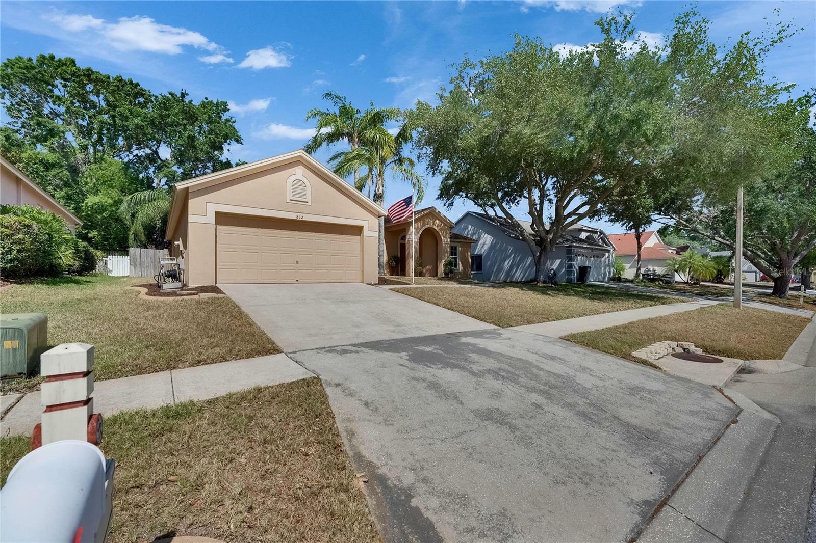 Property Photo: 812 Amethyst Way FL 33594