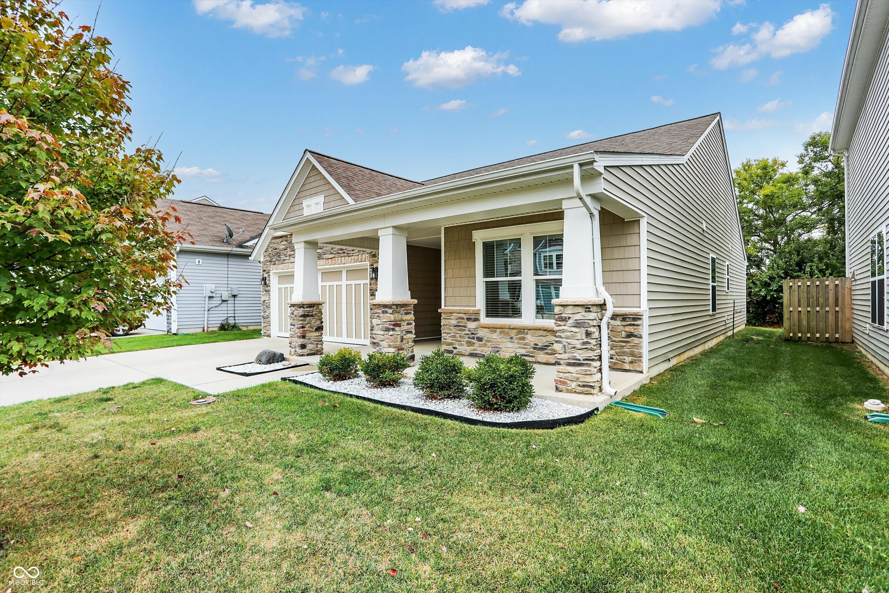 Property Photo: 6103 Pebblebrooke Road IN 46075