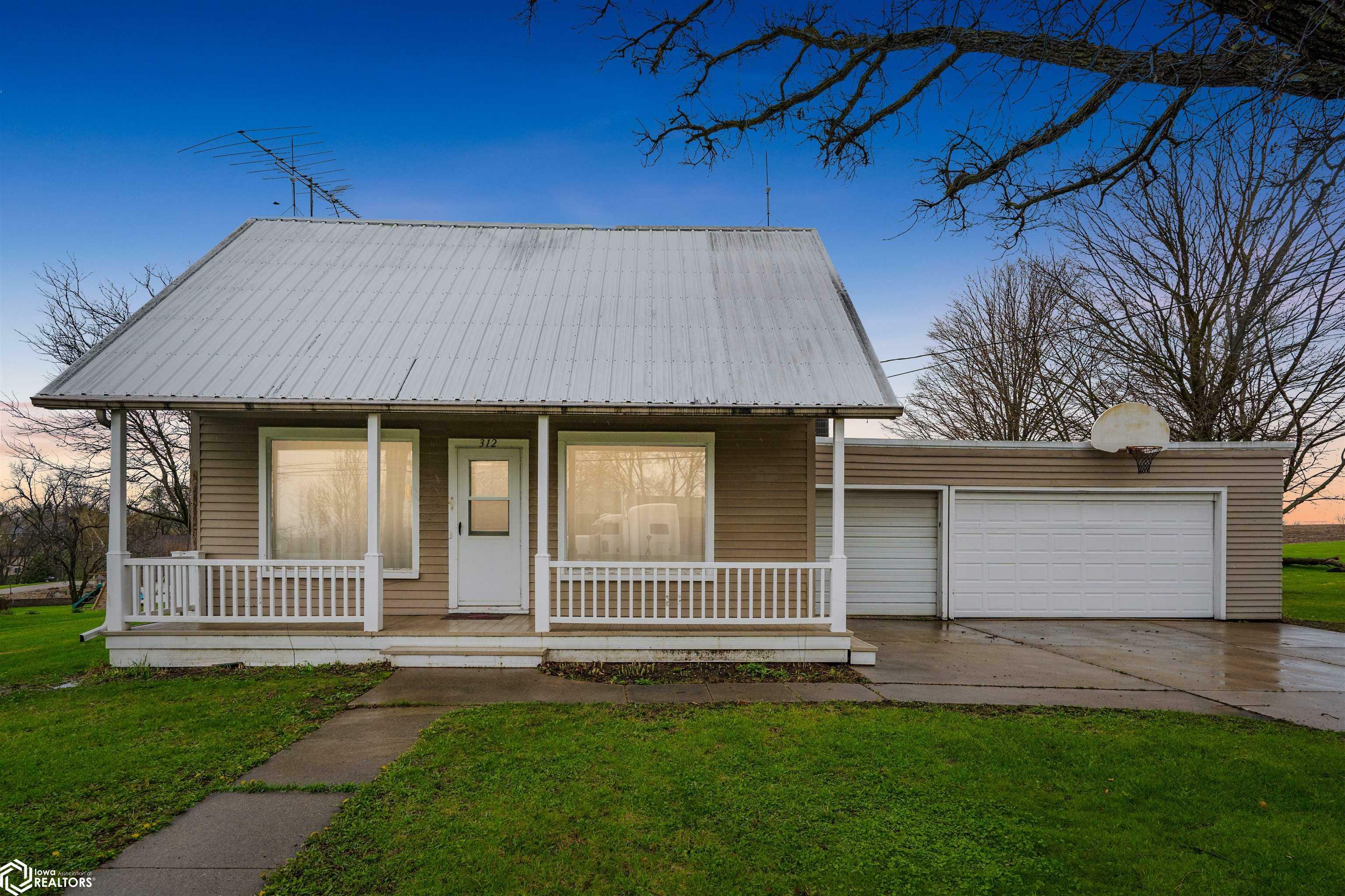 Property Photo: 312 W. 1st IA 50635