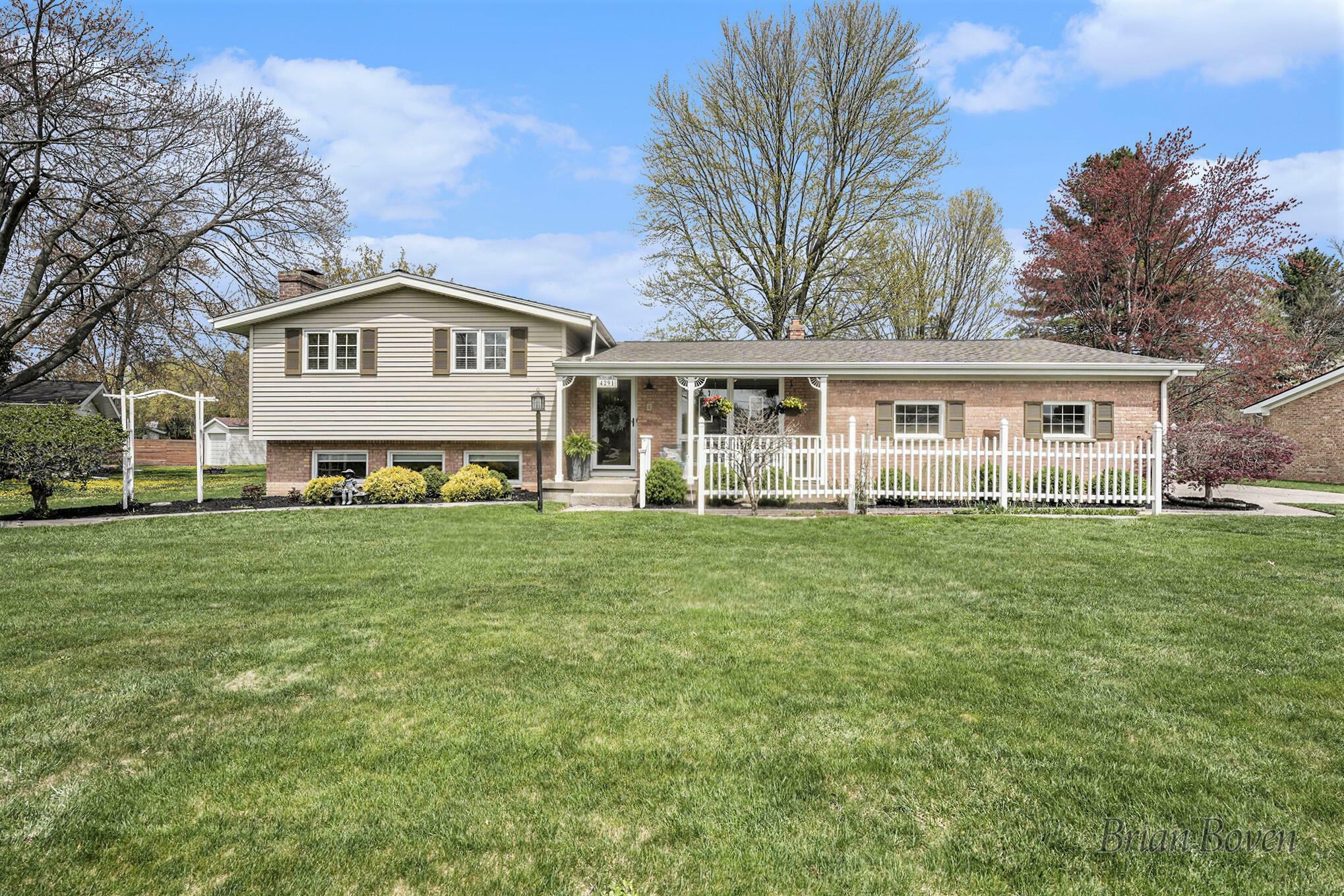 Property Photo: 4291 Castle Drive SE MI 49546