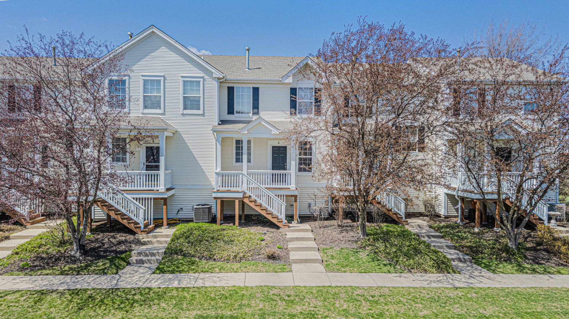 Property Photo: 1514 Grand Drive 4 IL 60115