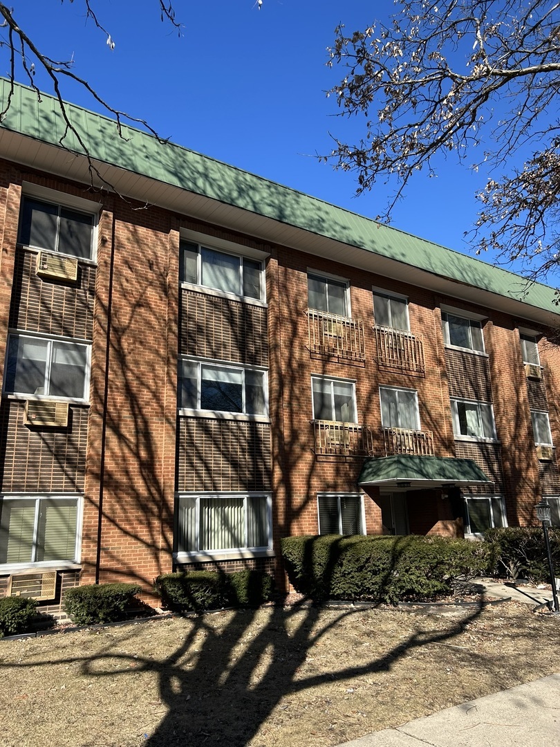 Property Photo: 433 S Lombard Avenue 34 IL 60302