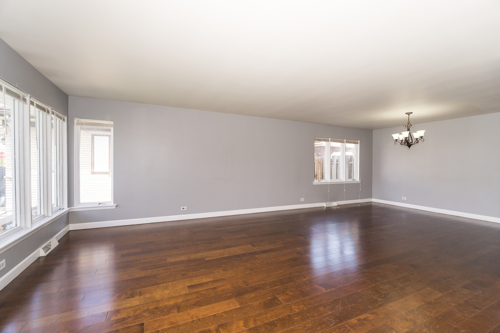 Property Photo: 2913 Kensington Avenue IL 60154