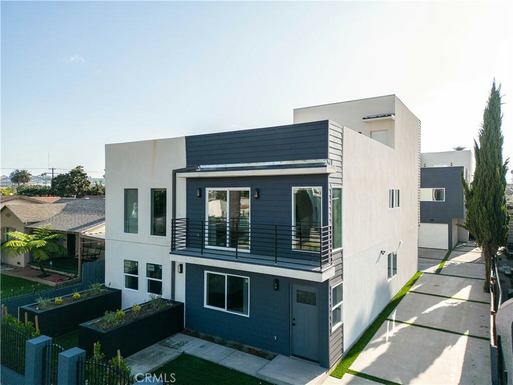 Property Photo: 2937 West Boulevard CA 90016