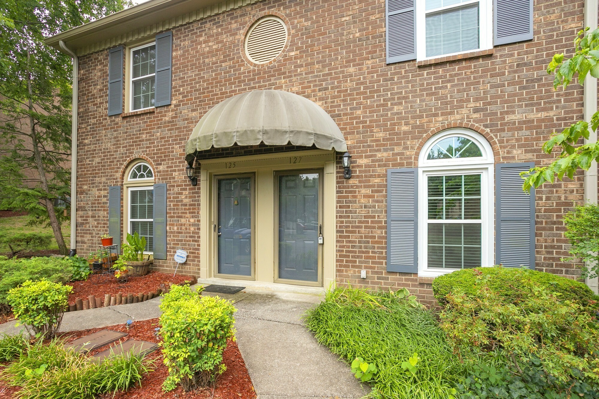 Property Photo: 127 Lakebrink Dr TN 37214