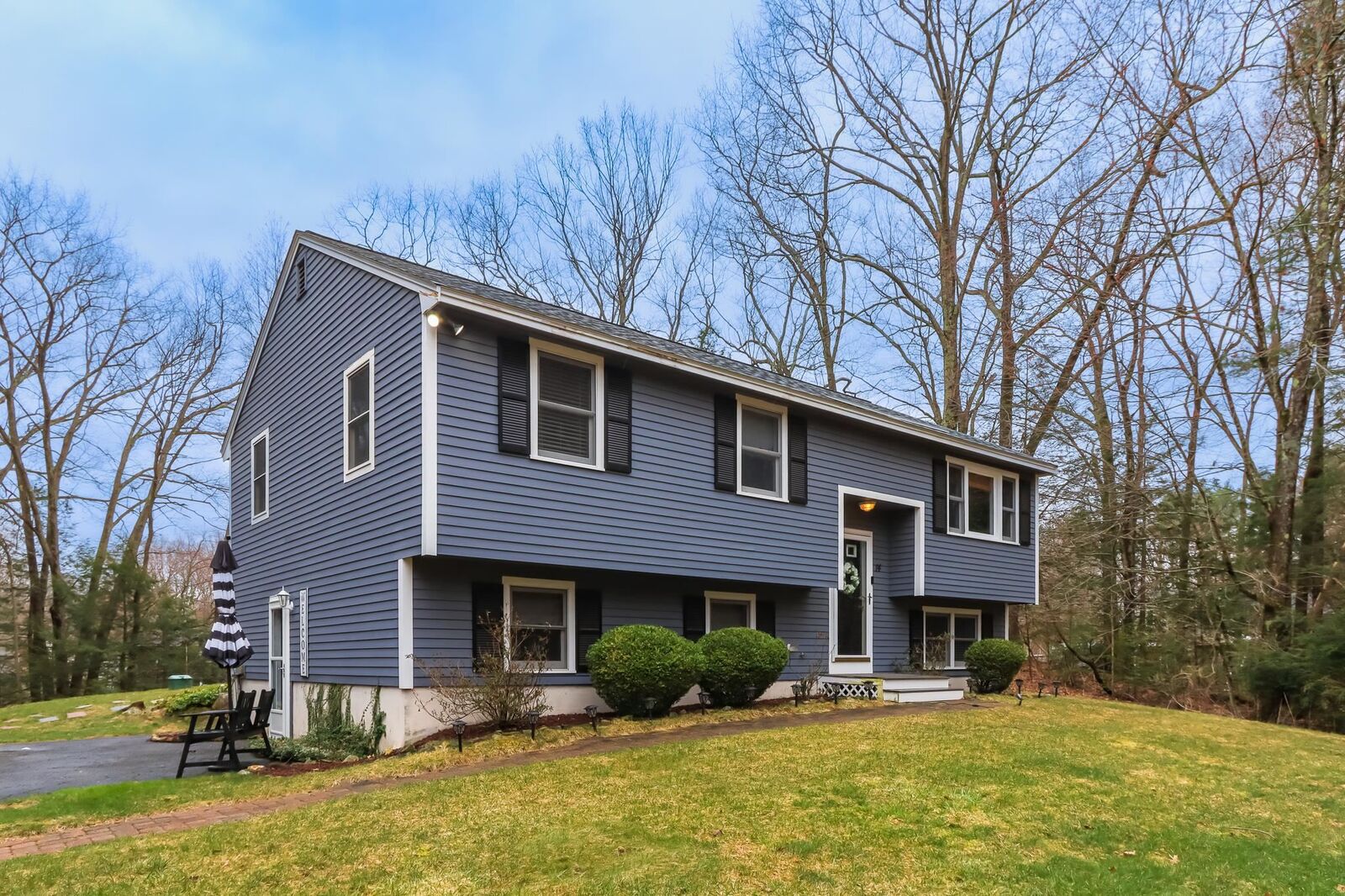 Property Photo: 14 Settlers Lane NH 03038