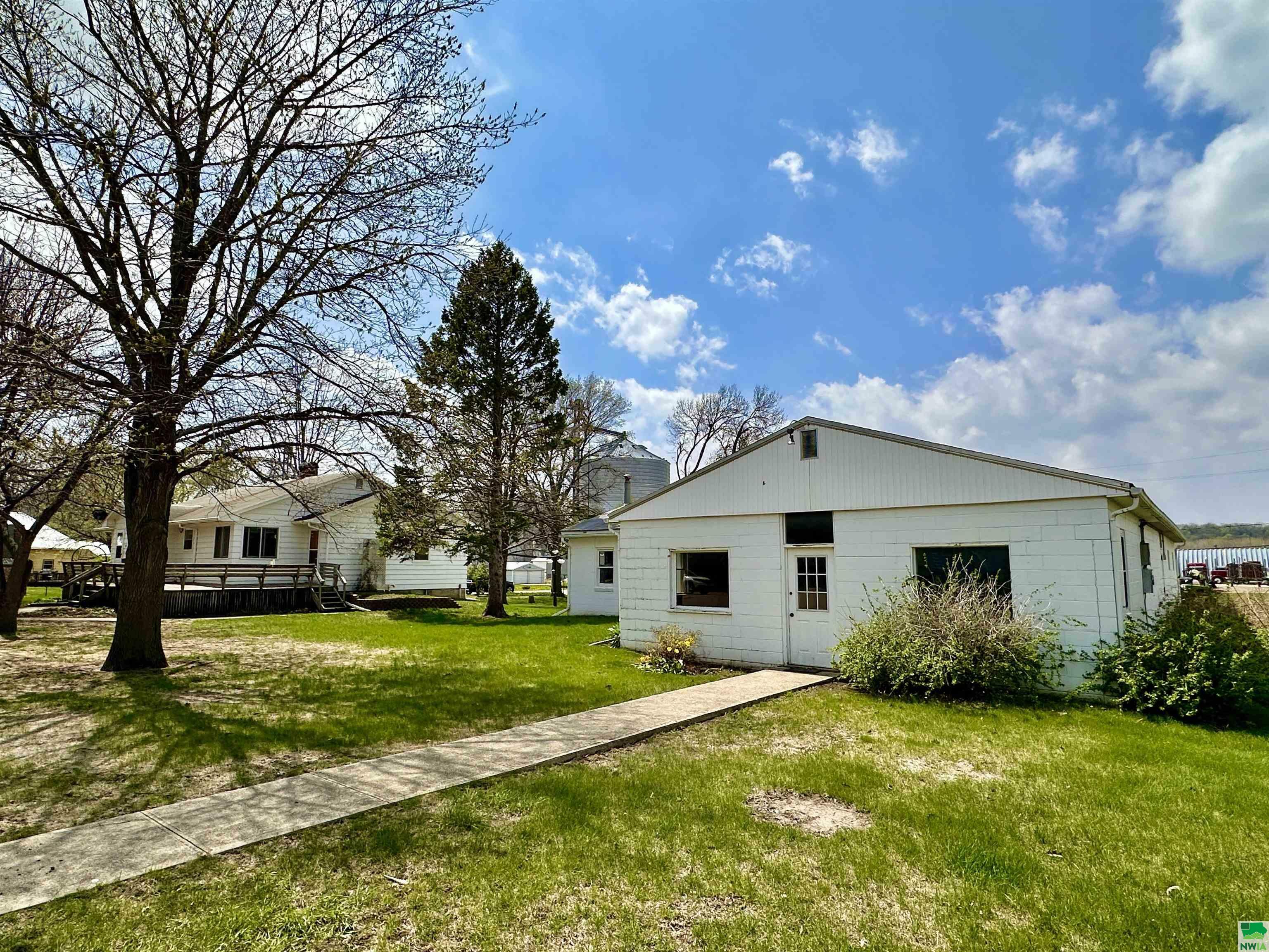 Property Photo:  707 Driftwood Street  IA 51016 