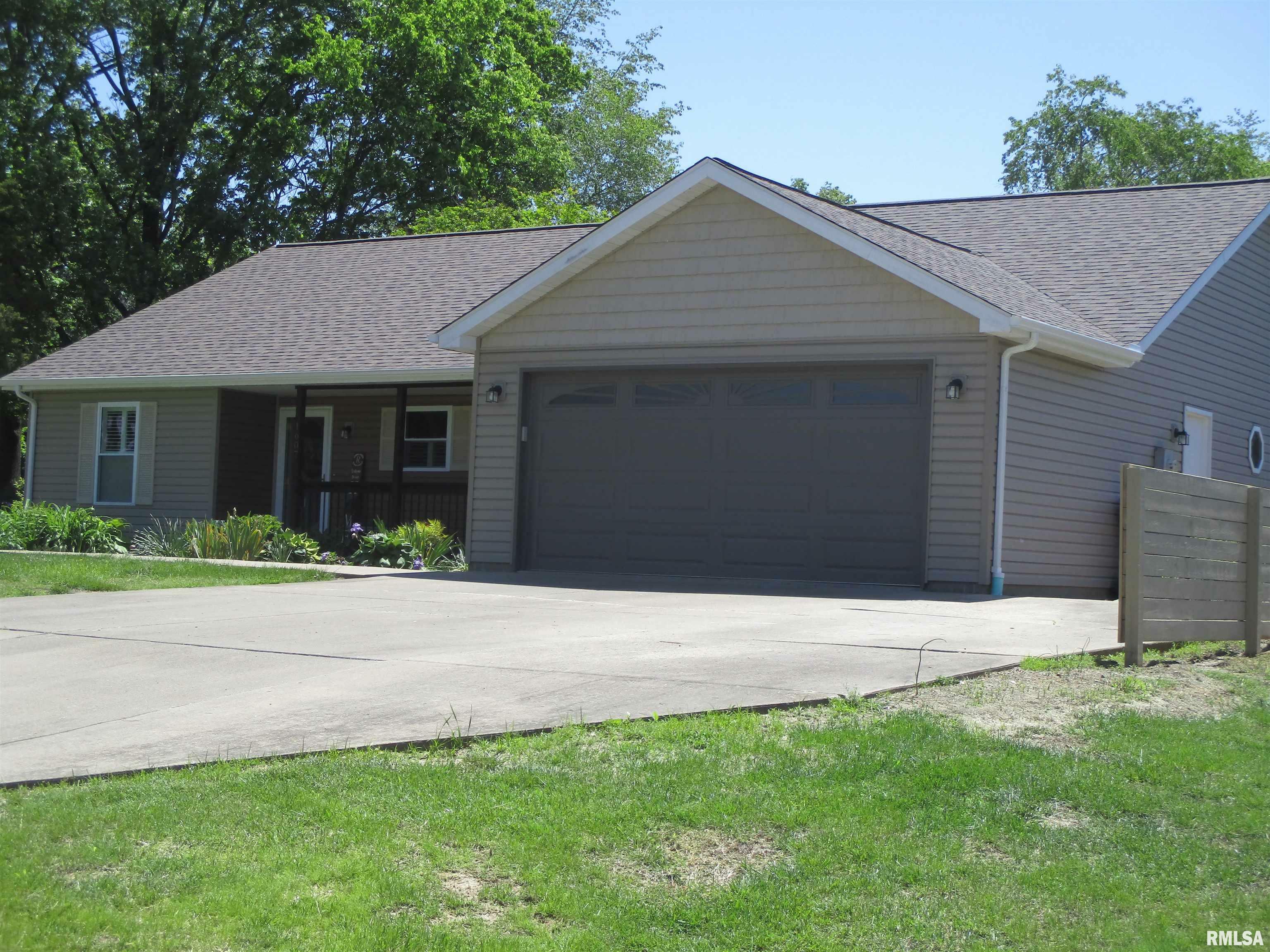 Property Photo: 1607 Marion Street IL 62918