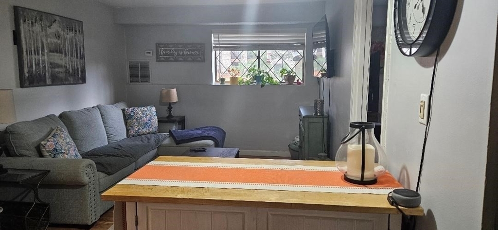 Property Photo:  5 Greenbriar Dr 105  MA 01864 