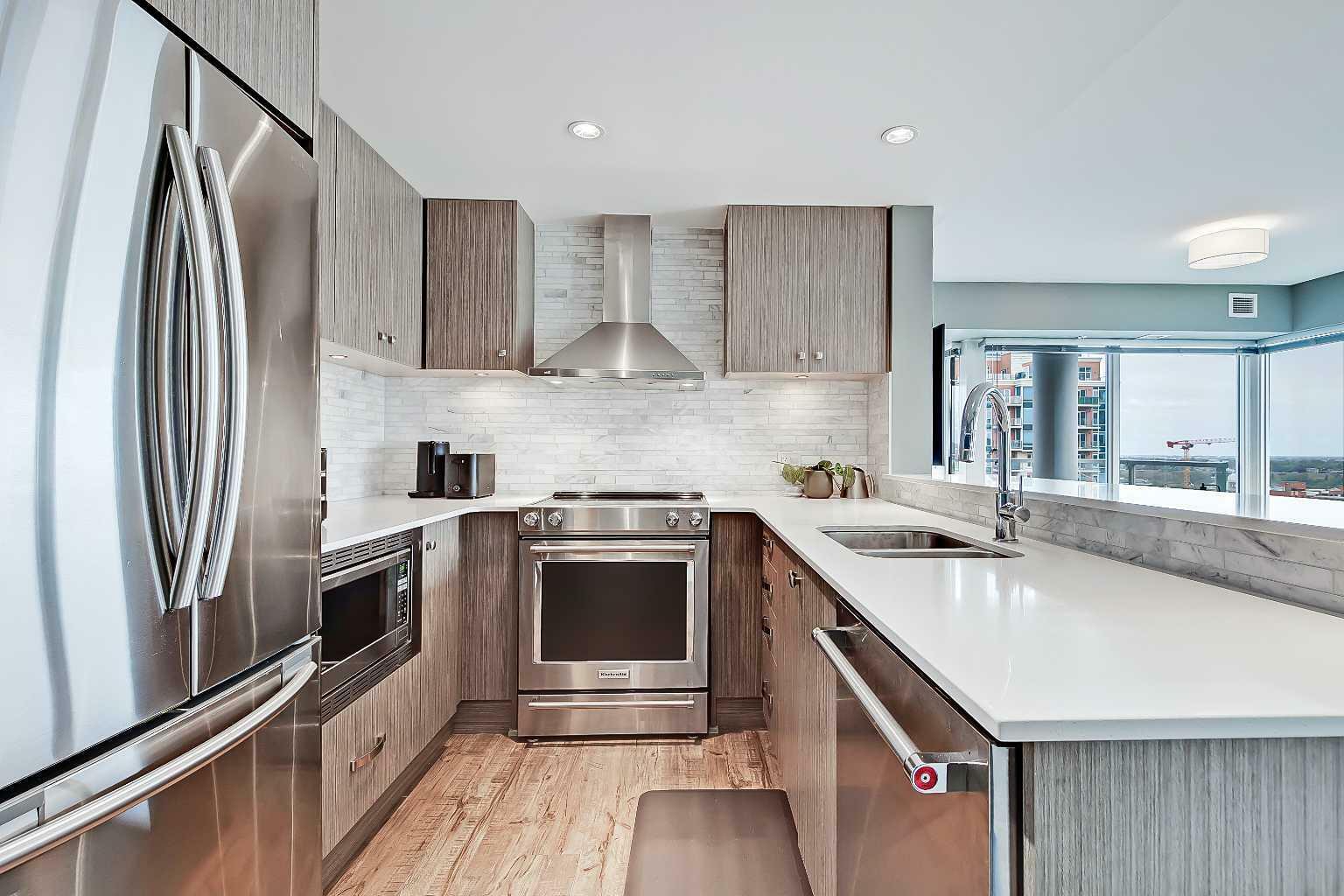 Property Photo: 930 6 Avenue SW 2306 AB T2P 1J3