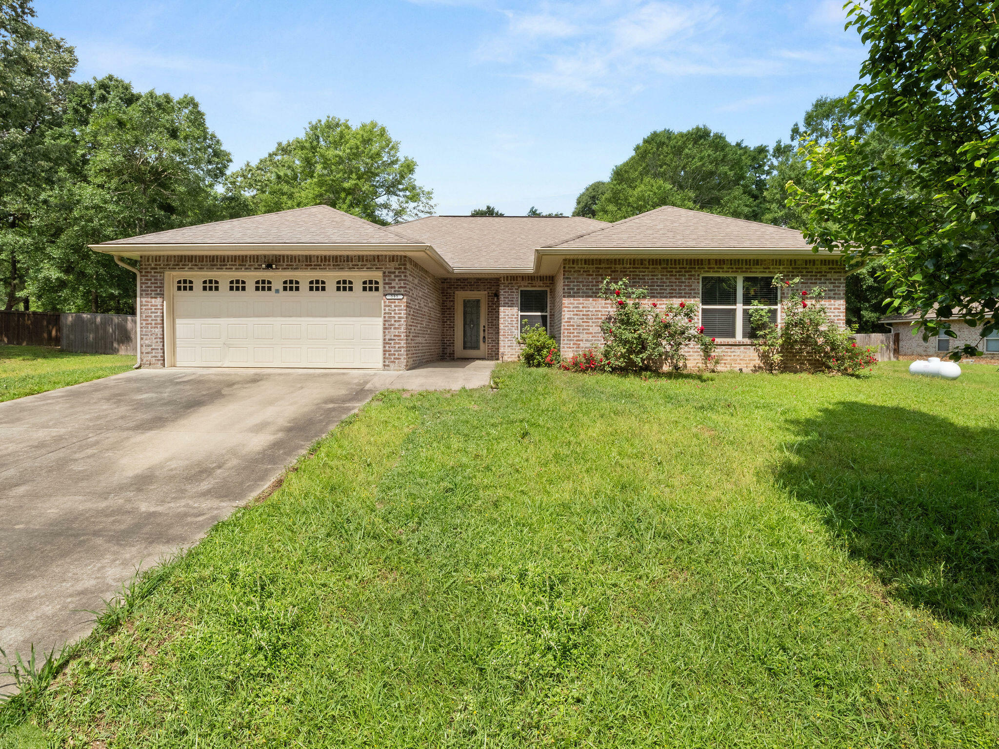 Property Photo: 595 Lewis Perkins Rd LA 71446