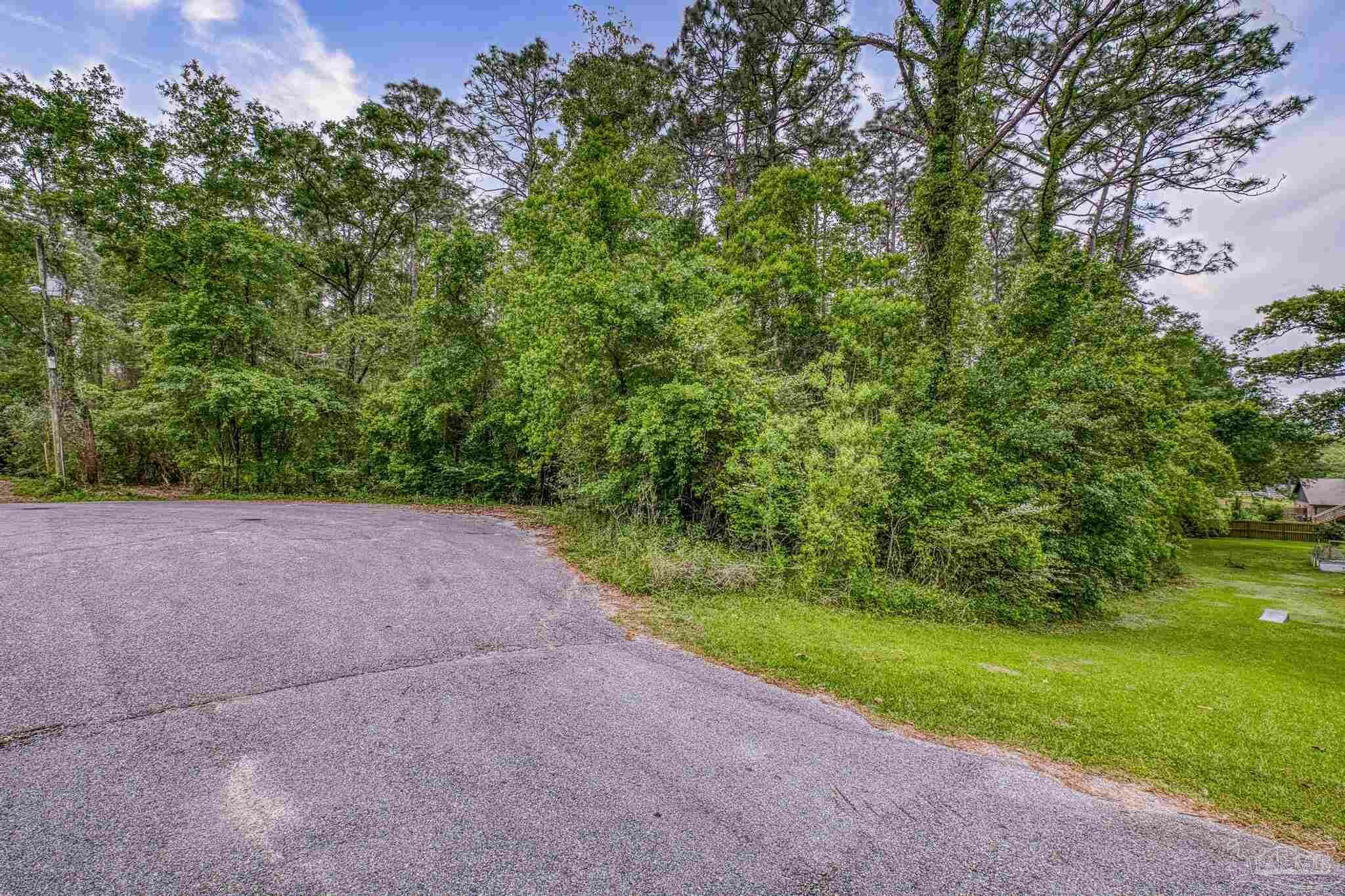 Property Photo: 1253 Tecumseh Ct FL 32514