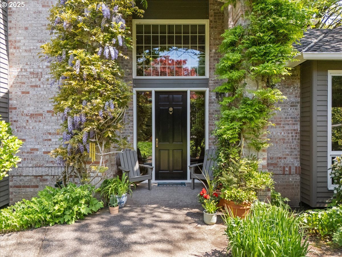 Property Photo: 1093 Tyndall Ct OR 97034