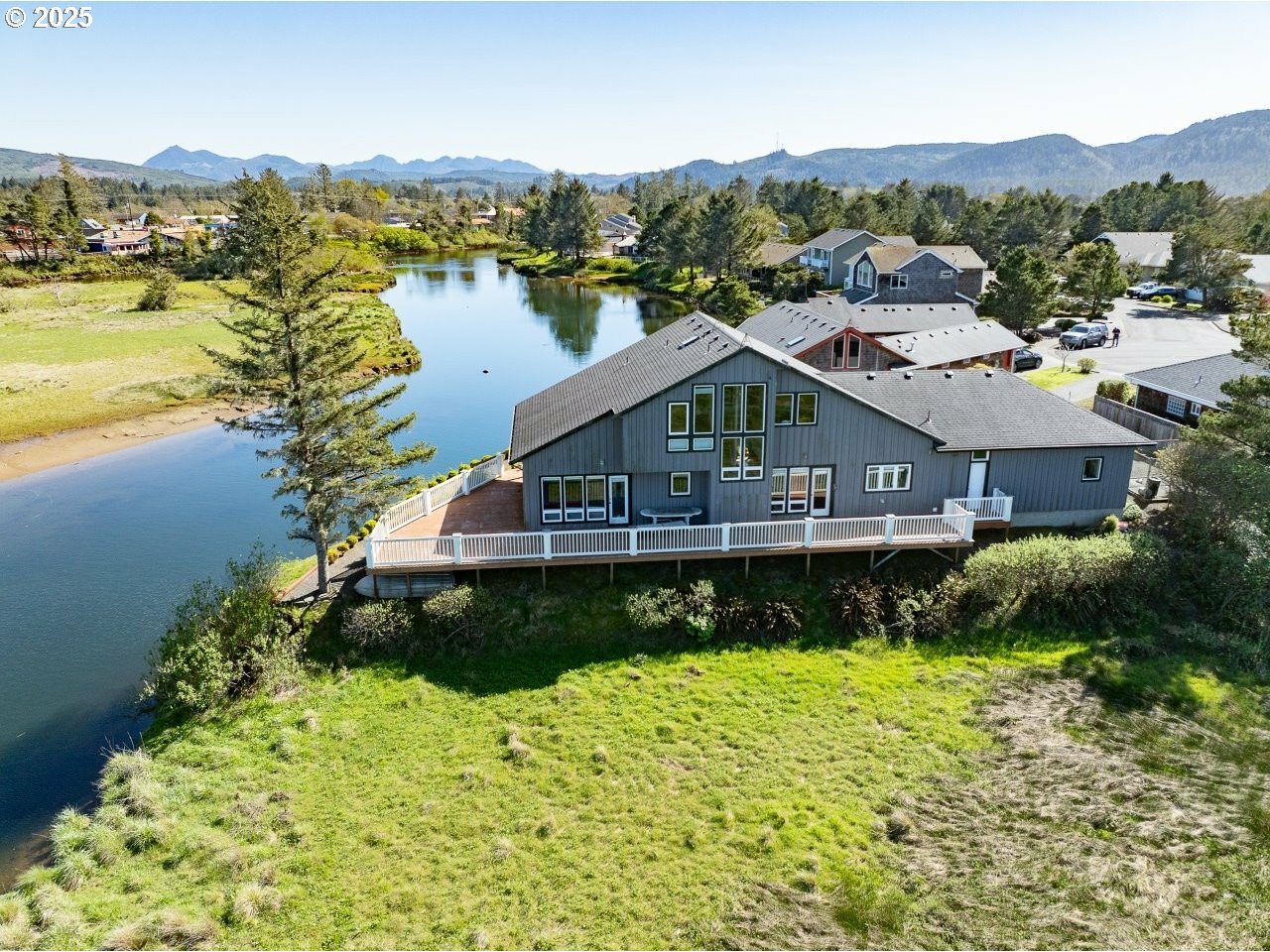 Property Photo: 500 Farrell Ct OR 97138
