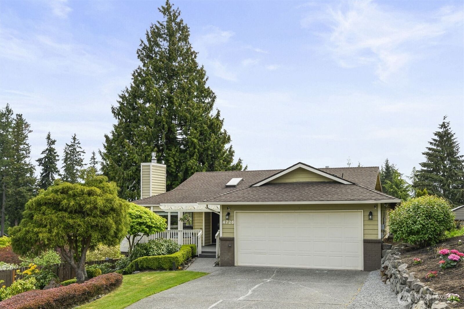 Property Photo: 4726 119th Place SE WA 98208