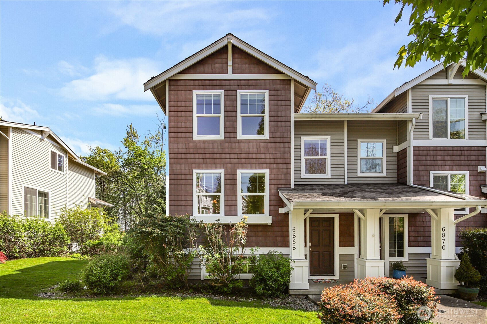 Property Photo: 6868 Holly Park Drive S WA 98118