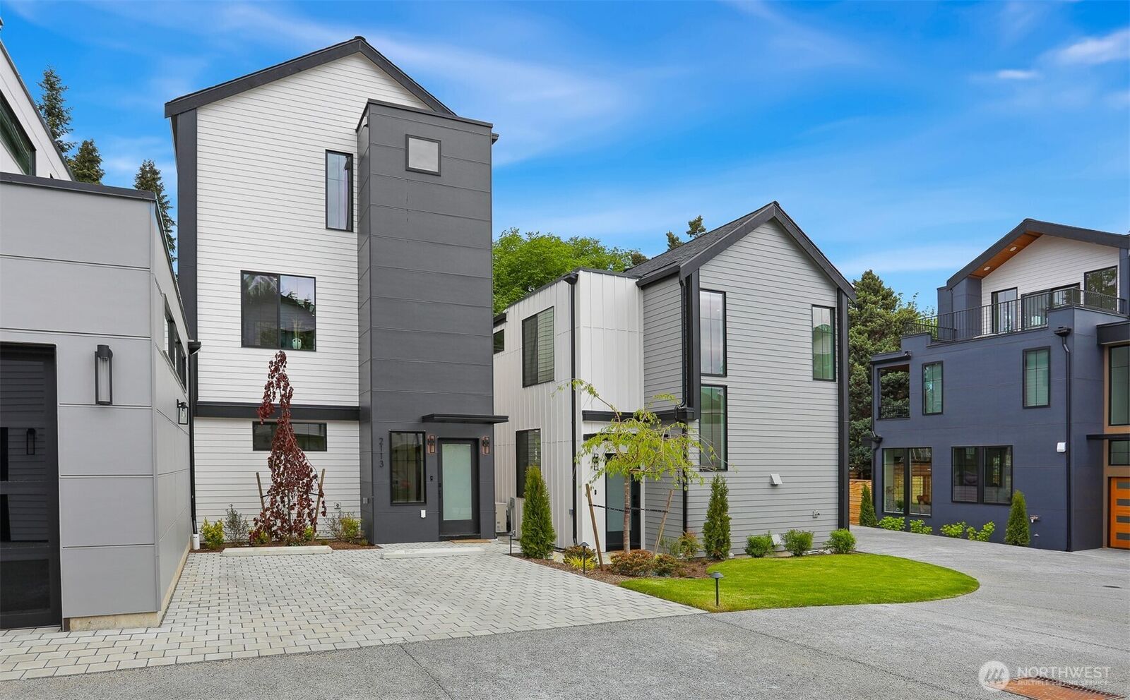 Property Photo:  2113 N 117th Street  WA 98133 