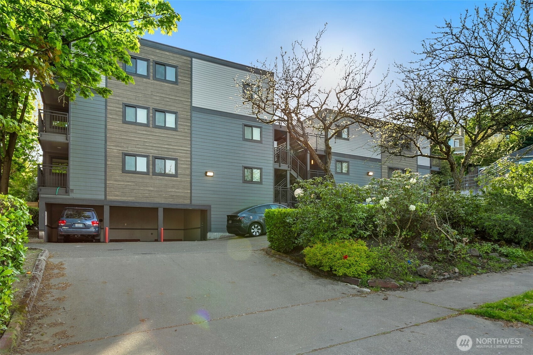 Property Photo: 2626 E Madison Street 6 WA 98112