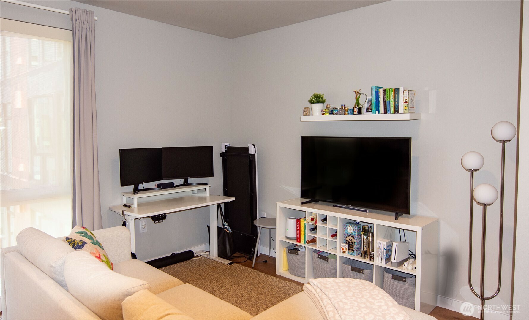 Property Photo: 1083 103rd 406 WA 98004