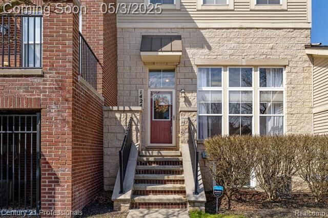 Property Photo: 1424 Hillcrest Drive MI 48327