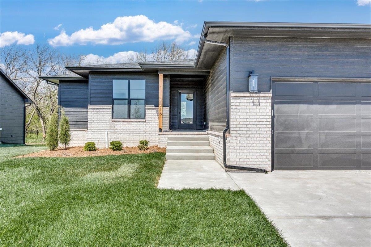 Property Photo: 3315 S Linden Ct KS 67210