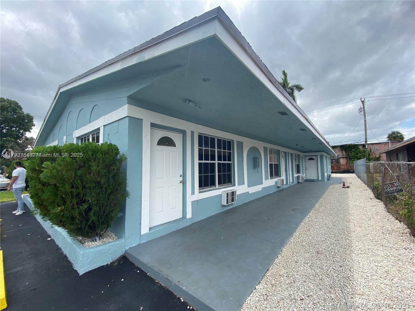 Property Photo: 725 NW 4th Ave FL 33311