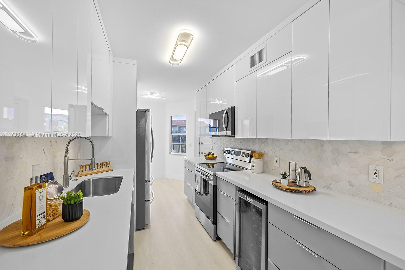 Property Photo: 13000 SW 15th Ct 310U FL 33027