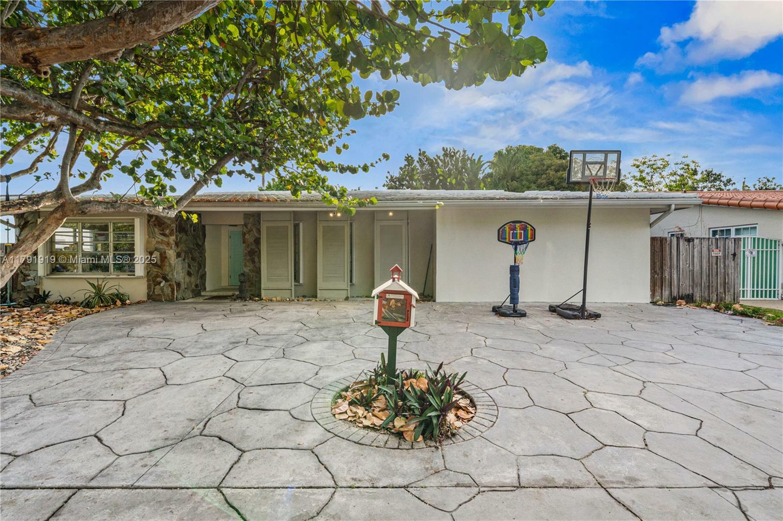 Property Photo: 3030 SW 77th Ct FL 33155