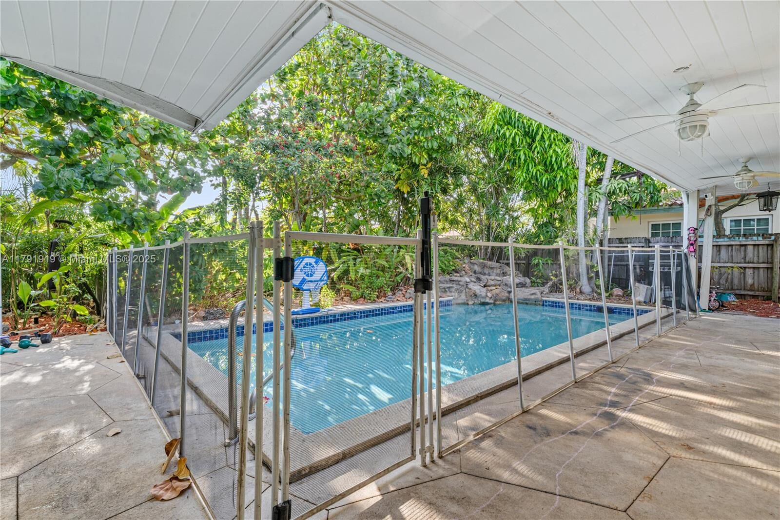 Property Photo: 3030 SW 77th Ct FL 33155