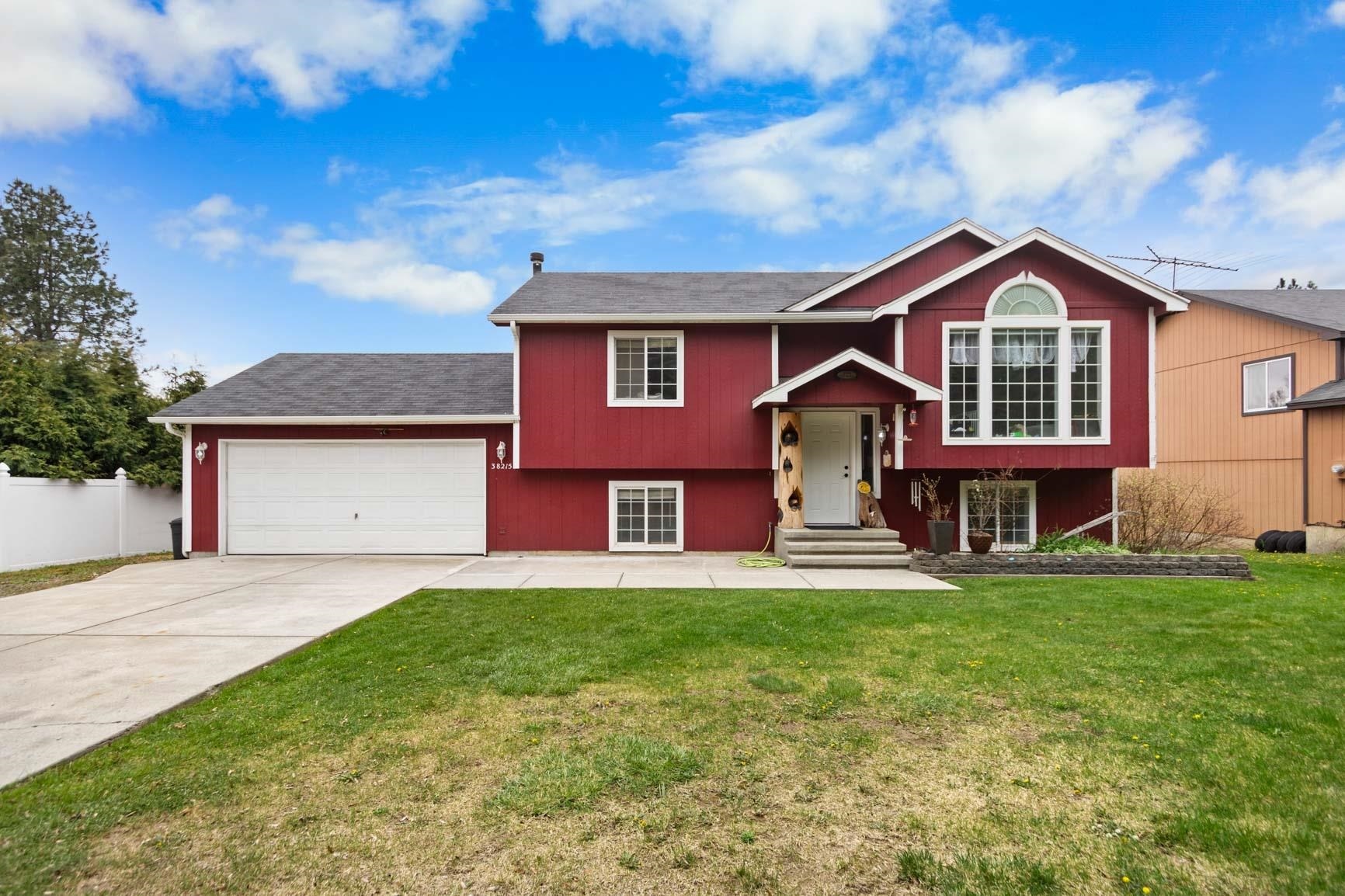 Property Photo: 38215 N Frontage Rd WA 99009