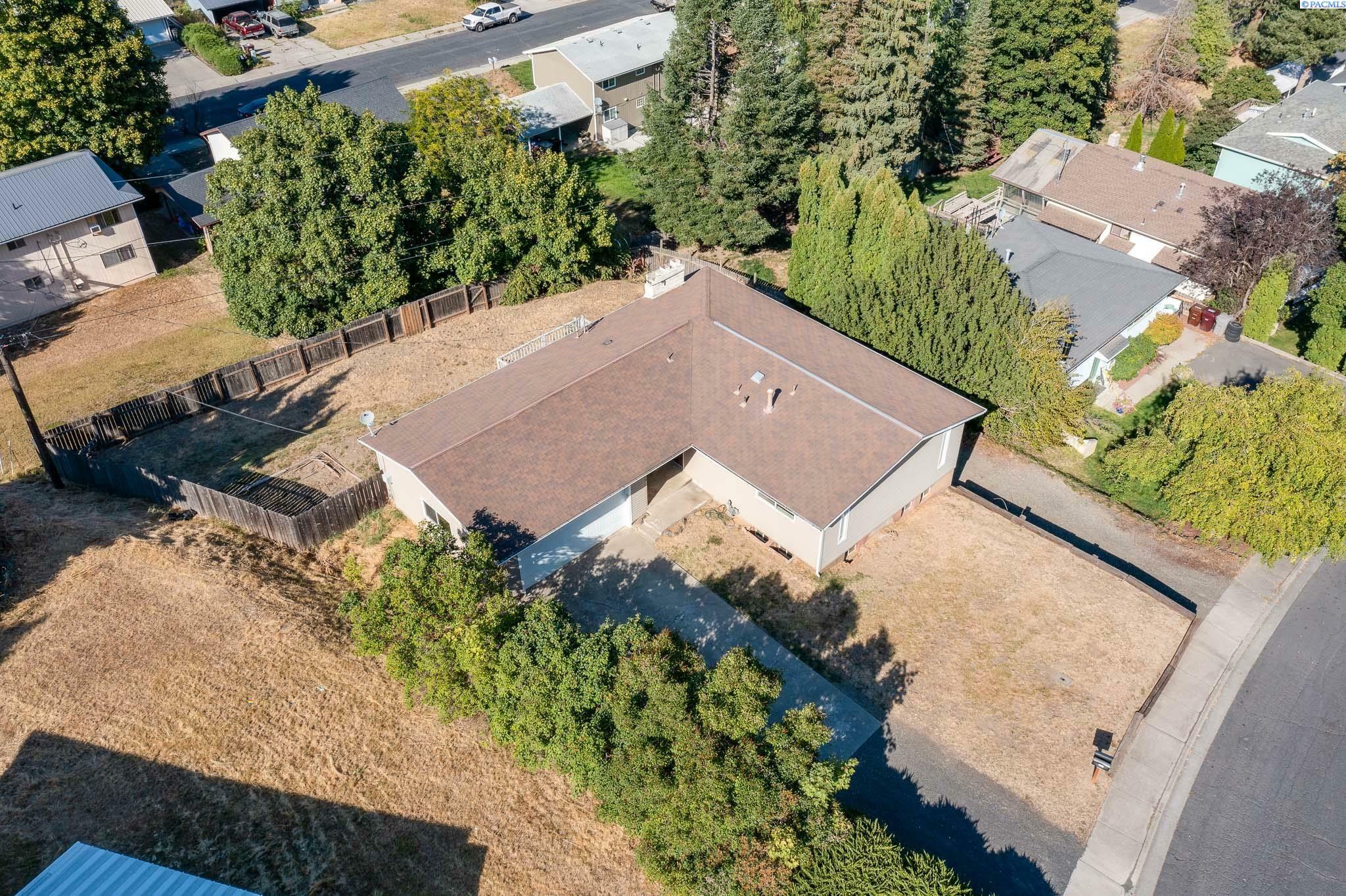 Property Photo: 340-342 NW North Street WA 99163