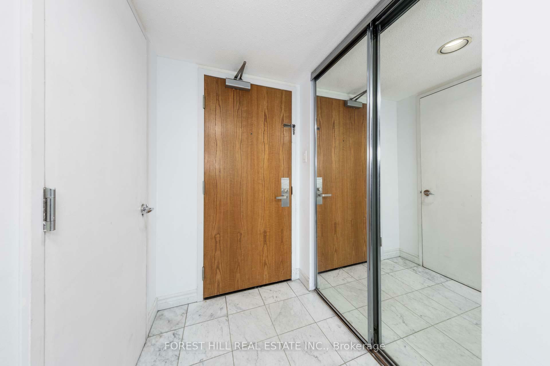 Property Photo: 38 Elm Street 2811 ON M5G 2K5