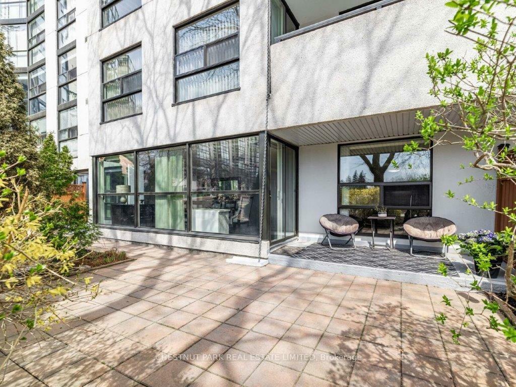 Property Photo: 30 Harding Boulevard W 107 ON L4C 9M3