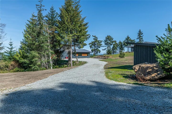 Property Photo:  153 Southern Way  BC V8K 2Y1 
