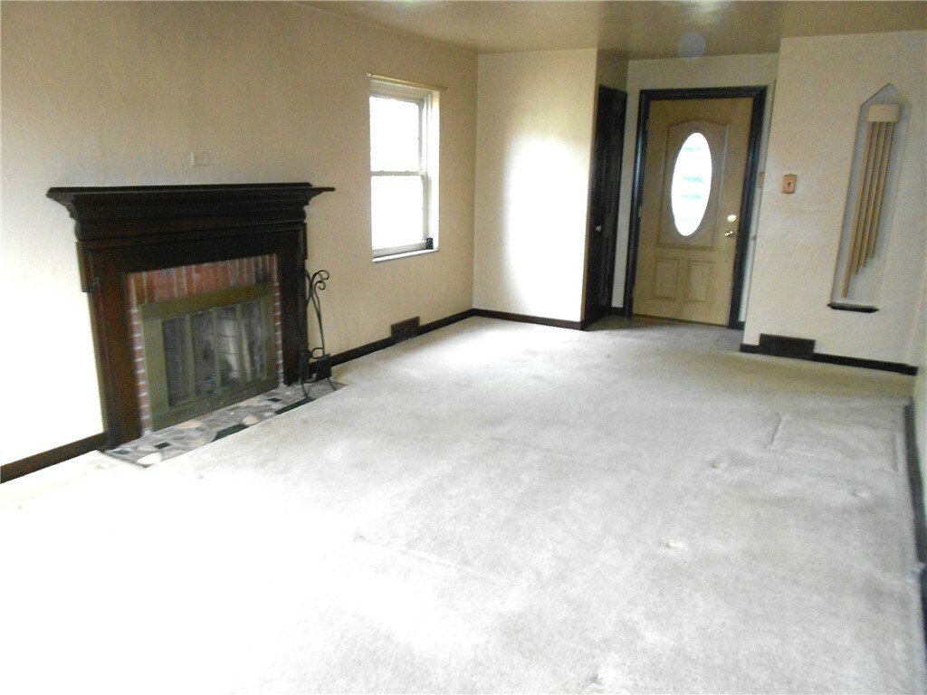 Property Photo: 552 Crestline Dr PA 15234